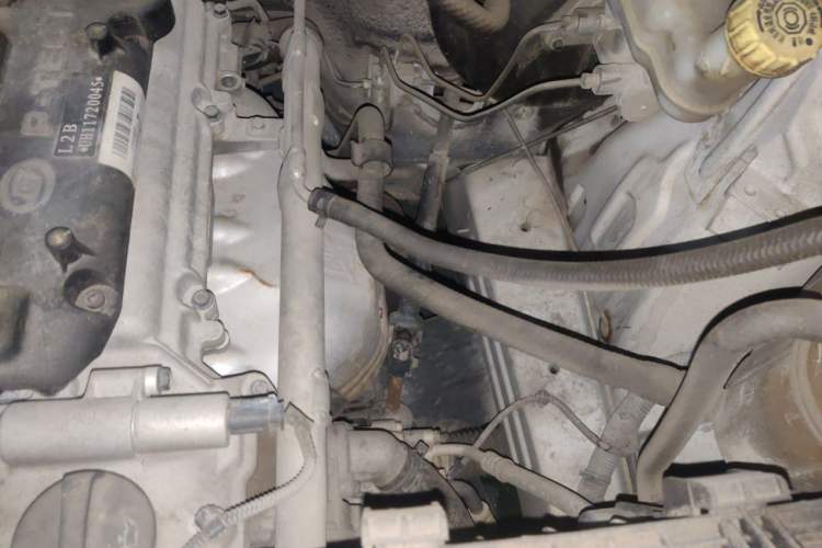 Used Wuling Rongguang V 2016 1.5L Standard Version Engine Bay Left
