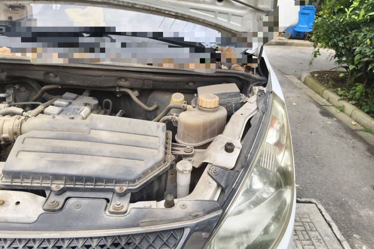 Used Wuling Rongguang V 2016 1.5L Standard Version Engine Bay Left
