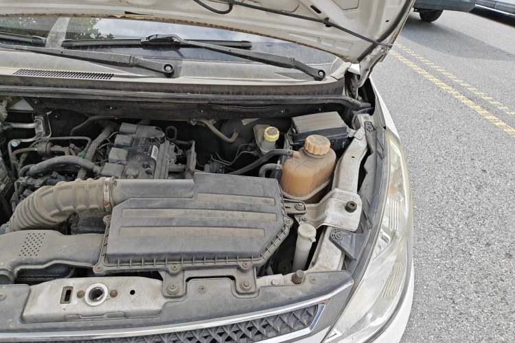 Used Wuling Rongguang V 2016 1.5L Standard Version Engine Bay Left