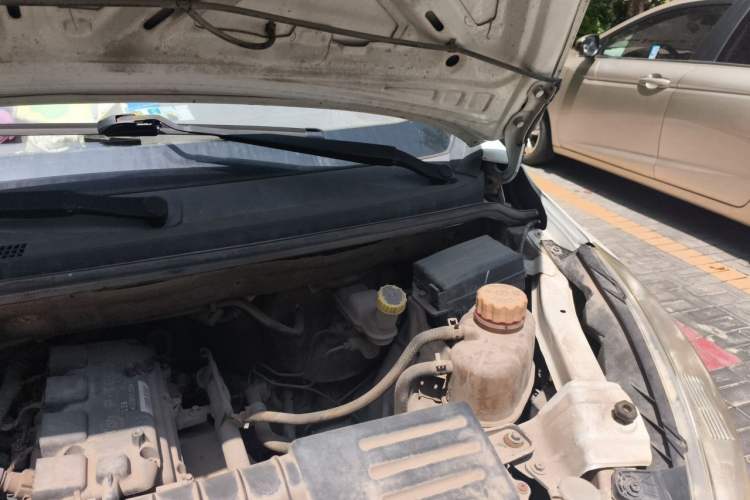 Used Wuling Rongguang V 2016 1.5L Standard Version Engine Bay Left