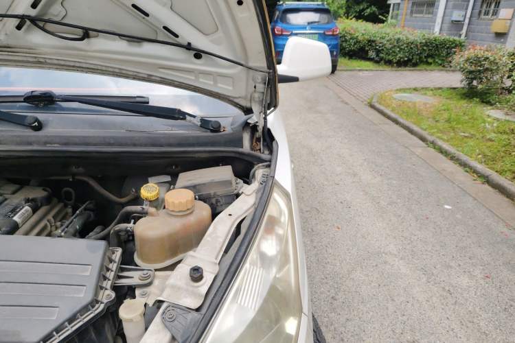 Used Wuling Rongguang V 2016 1.5L Standard Version Engine Bay Left