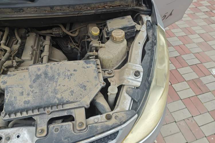 Used Wuling Rongguang V 2016 1.2L Practical Model Non-Power-Assisted Engine Bay Left