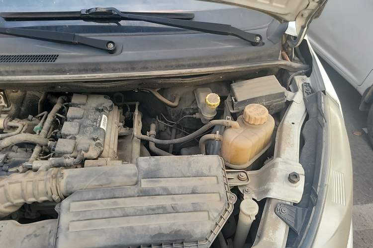 Used Wuling Rongguang V 2016 1.5L Standard Version Engine Bay Left