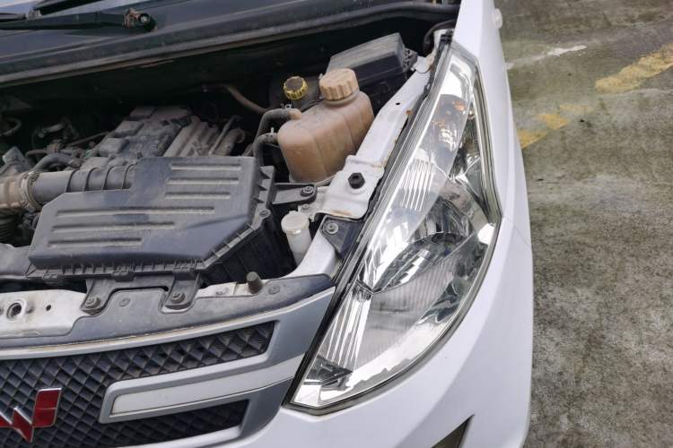 Used Wuling Rongguang V 2016 1.5L Standard Version Engine Bay Left