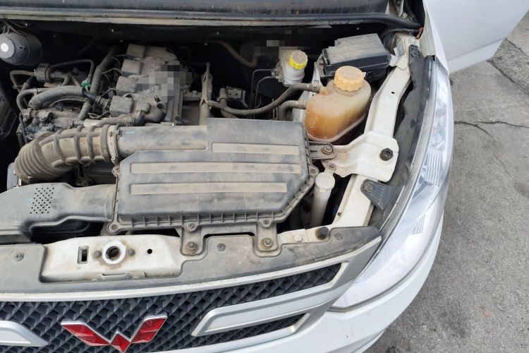 Used Wuling Rongguang V 2016 1.5L Practical Version Engine Bay Left