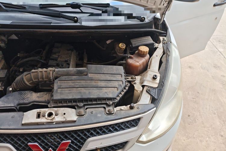 Used Wuling Rongguang V 2016 1.5L Practical Version Non-Power-Assisted Engine Bay Left