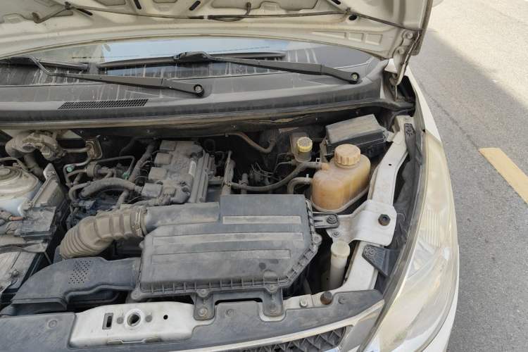 Used Wuling Rongguang V 2016 1.5L Standard Version Engine Bay Left