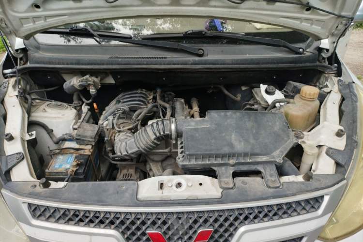 Used Wuling Rongguang V  Engine Bay