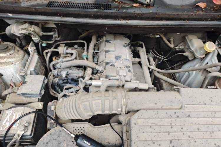 Used Wuling Rongguang V 2016 1.5L Practical Version Non-Power-Assisted Engine Bay