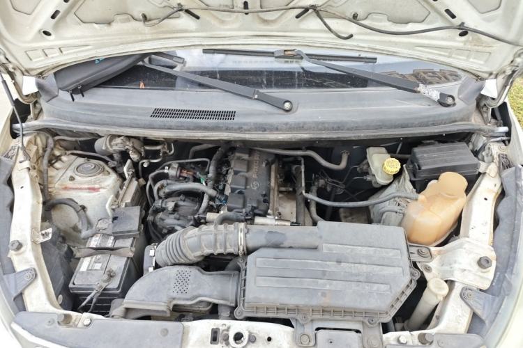 Used Wuling Rongguang V 2016 1.5L Standard Version Engine Bay