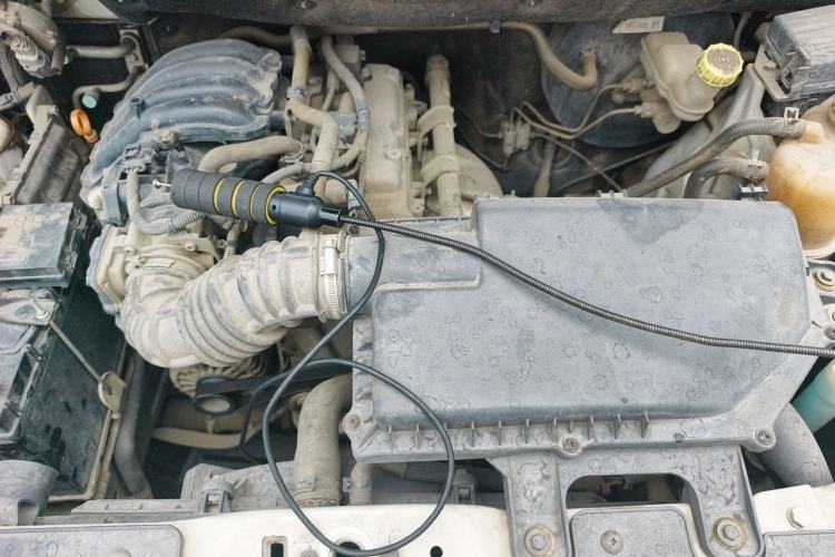 Used Wuling Rongguang V 2016 1.2L Standard Version Engine Bay
