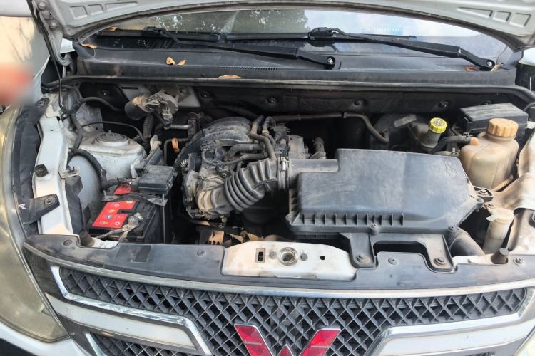 Used Wuling Rongguang V 2016 1.2L Standard Version Engine Bay