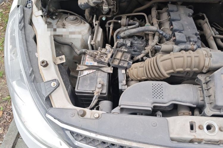 Used Wuling Rongguang V 2016 1.5L Standard Version Engine Bay Right