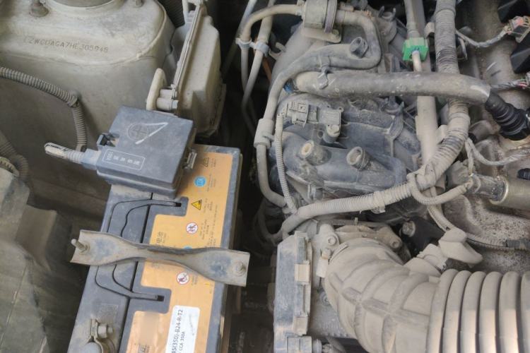 Used Wuling Rongguang V 2016 1.5L Practical Version Engine Bay Right