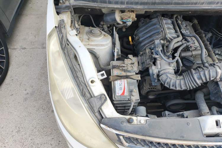 Used Wuling Rongguang V 2016 1.2L Standard Version Engine Bay Right