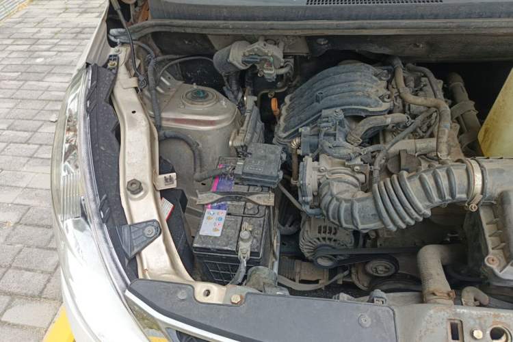 Used Wuling Rongguang V 2016 1.2L Standard Version Engine Bay Right