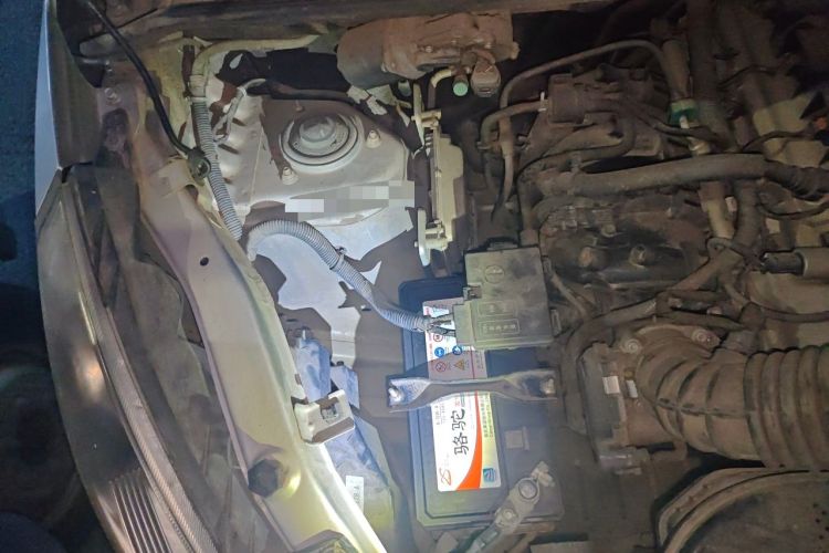Used Wuling Rongguang V 2016 1.5L Standard Version Engine Bay Right