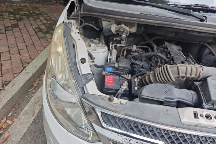 Used Wuling Rongguang V 2016 1.5L Standard Version Engine Bay Right