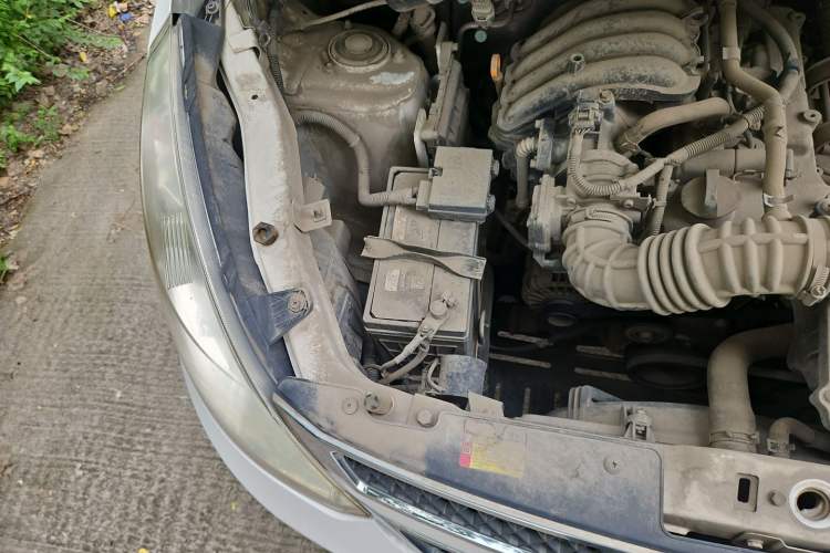 Used Wuling Rongguang V 2016 1.2L Standard Version Engine Bay Right