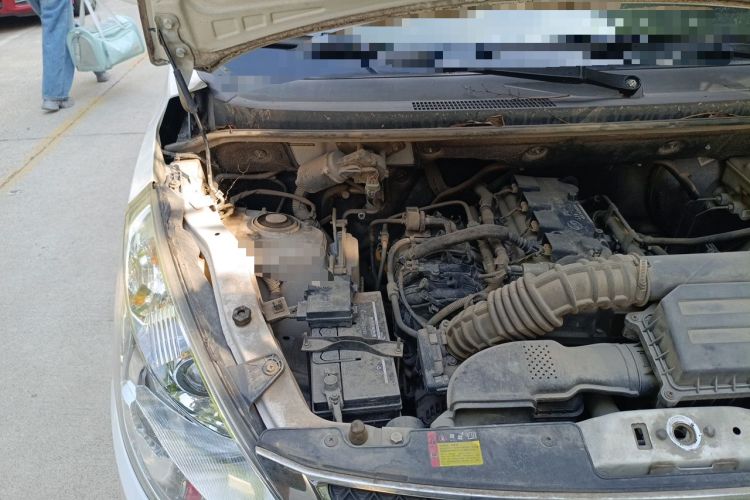 Used Wuling Rongguang V 2016 1.5L Standard Version Engine Bay Right