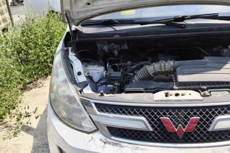Used Wuling Rongguang V 2016 1.5L Standard Version Engine Bay Right