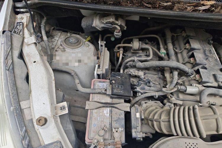 Used Wuling Rongguang V 2016 1.5L Standard Version Engine Bay Right