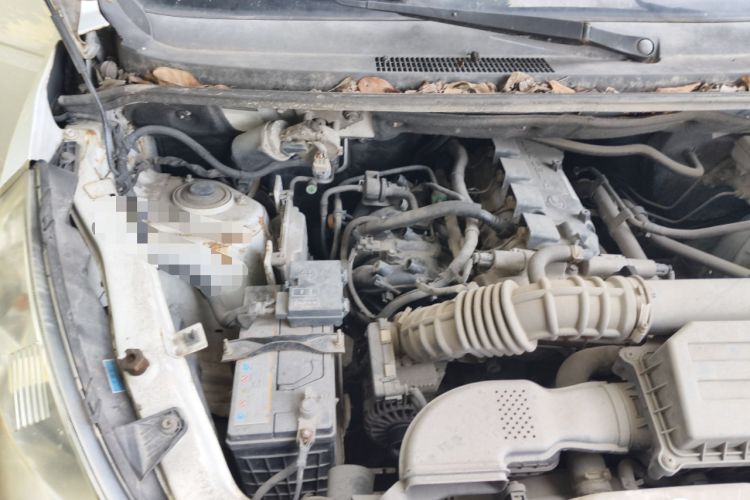 Used Wuling Rongguang V 2016 1.5L Standard Version Engine Bay Right