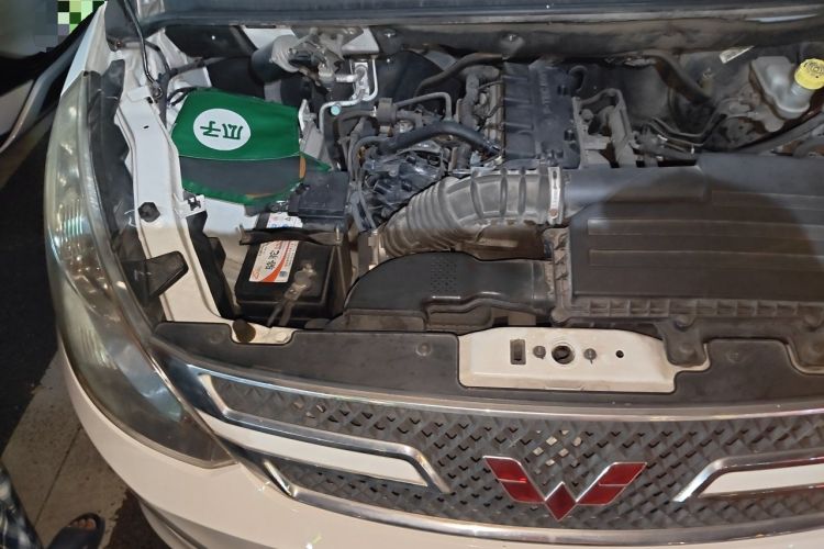 Used Wuling Rongguang V 2016 1.5L Standard Version Engine Bay Right