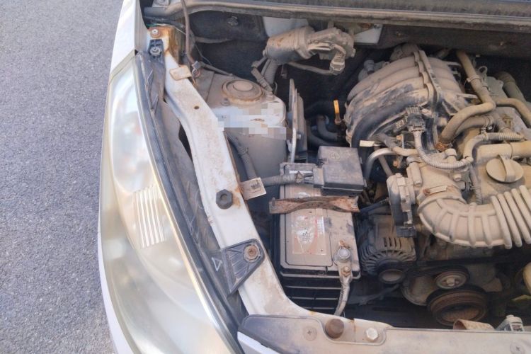 Used Wuling Rongguang V 2016 1.2L Practical Version Engine Bay Right