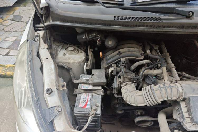 Used Wuling Rongguang V 2016 1.2L Practical Version Engine Bay Right