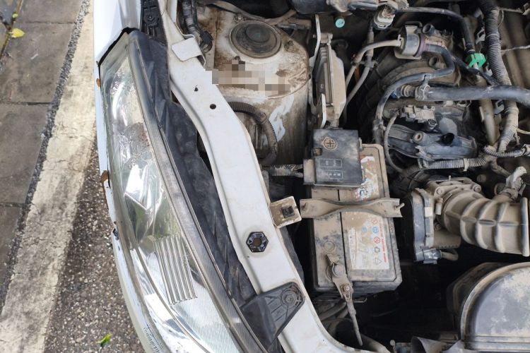 Used Wuling Rongguang V 2016 1.5L Practical Version Engine Bay Right