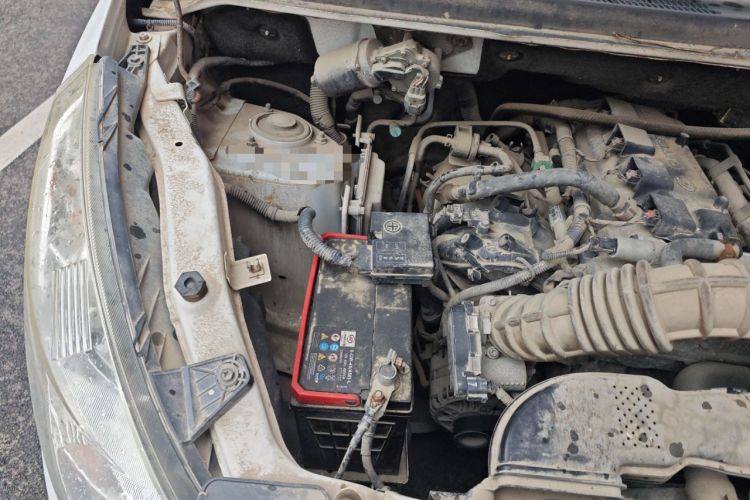 Used Wuling Rongguang V 2016 1.5L Standard Version Engine Bay Right