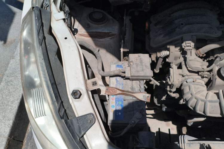 Used Wuling Rongguang V 2016 1.2L Standard Version Engine Bay Right