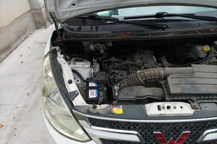 Used Wuling Rongguang V 2016 1.5L Standard Version Engine Bay Right