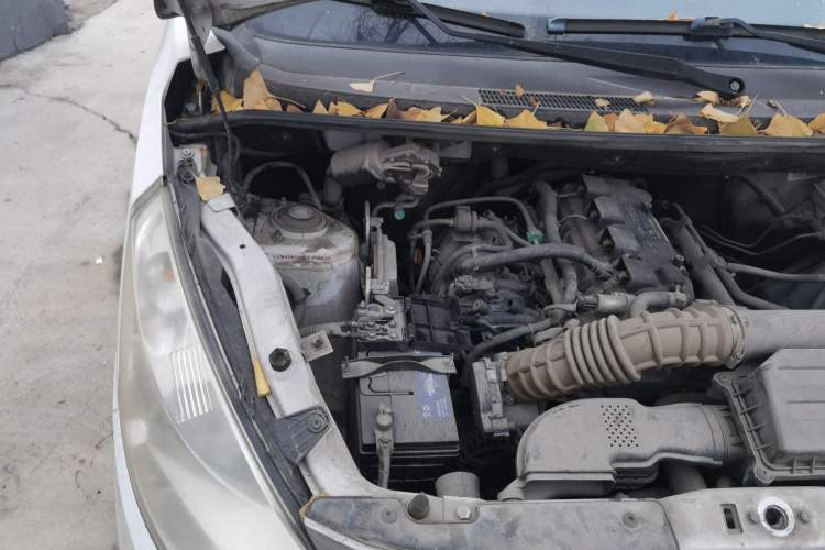 Used Wuling Rongguang V 2016 1.5L Standard Version Engine Bay Right