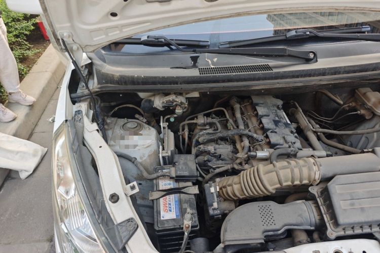 Used Wuling Rongguang V 2016 1.5L Standard Version Engine Bay Right