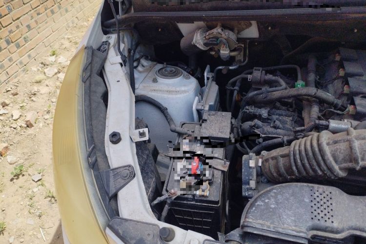 Used Wuling Rongguang V 2016 1.5L Practical Version Engine Bay Right