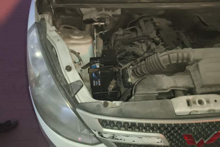 Used Wuling Rongguang V 2016 1.5L Practical Version Non-Power-Assisted Engine Bay Right