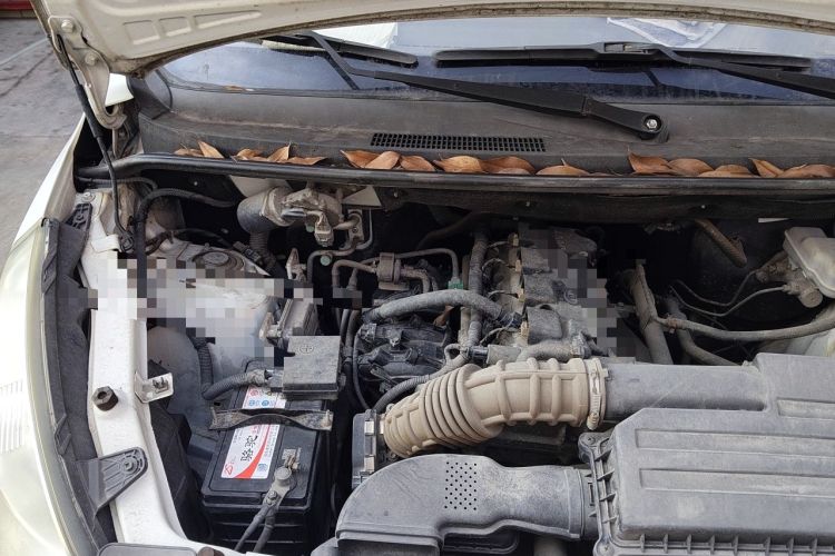 Used Wuling Rongguang V 2016 1.5L Practical Version Non-Power-Assisted Engine Bay Right