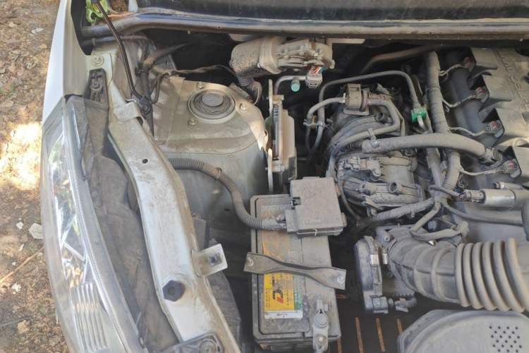 Used Wuling Rongguang V 2016 1.5L Standard Version Engine Bay Right
