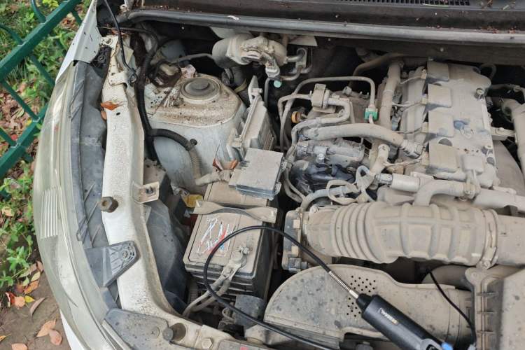 Used Wuling Rongguang V 2016 1.5L Practical Version Non-Power-Assisted Engine Bay Right
