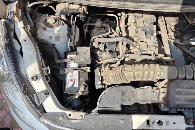 Used Wuling Rongguang V 2016 1.5L Standard Version Engine Bay Right
