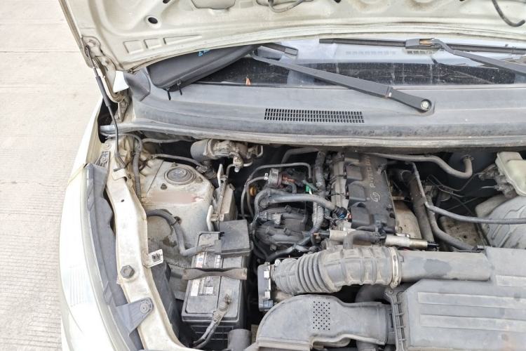 Used Wuling Rongguang V 2016 1.5L Standard Version Engine Bay Right