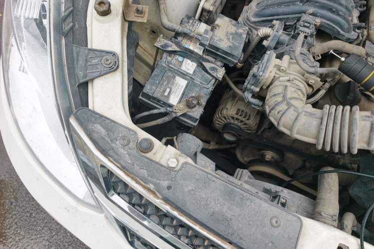 Used Wuling Rongguang V 2016 1.2L Standard Version Engine Bay Right