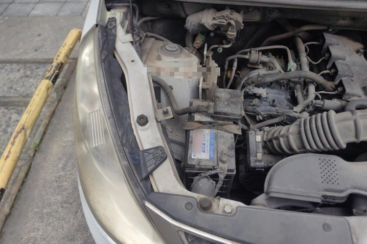 Used Wuling Rongguang V 2016 1.5L Standard Version Engine Bay Right