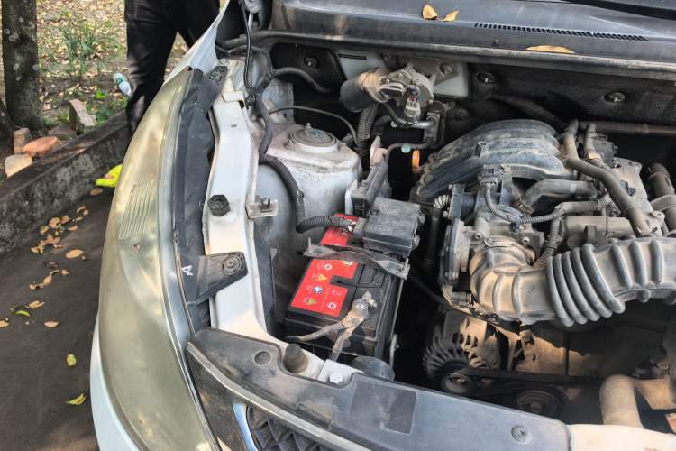 Used Wuling Rongguang V 2016 1.2L Standard Version Engine Bay Right