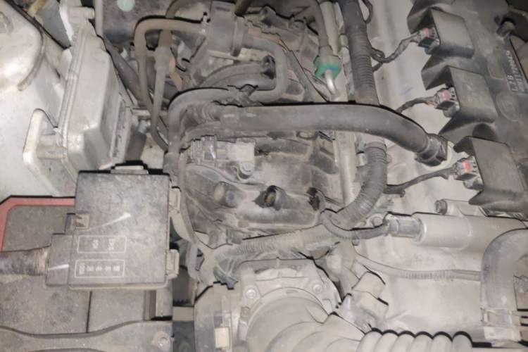 Used Wuling Rongguang V 2016 1.5L Standard Version Engine Bay Right