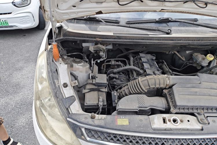 Used Wuling Rongguang V 2016 1.5L Standard Version Engine Bay Right