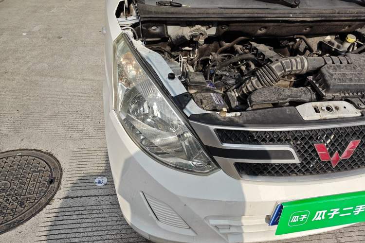 Used Wuling Rongguang V 2016 1.5L Practical Version Non-Power-Assisted Engine Bay Right