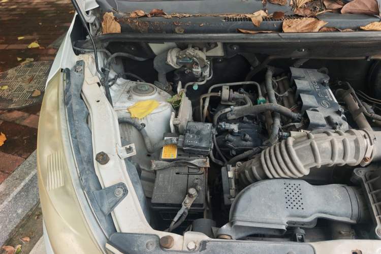 Used Wuling Rongguang V 2016 1.5L Standard Version Engine Bay Right